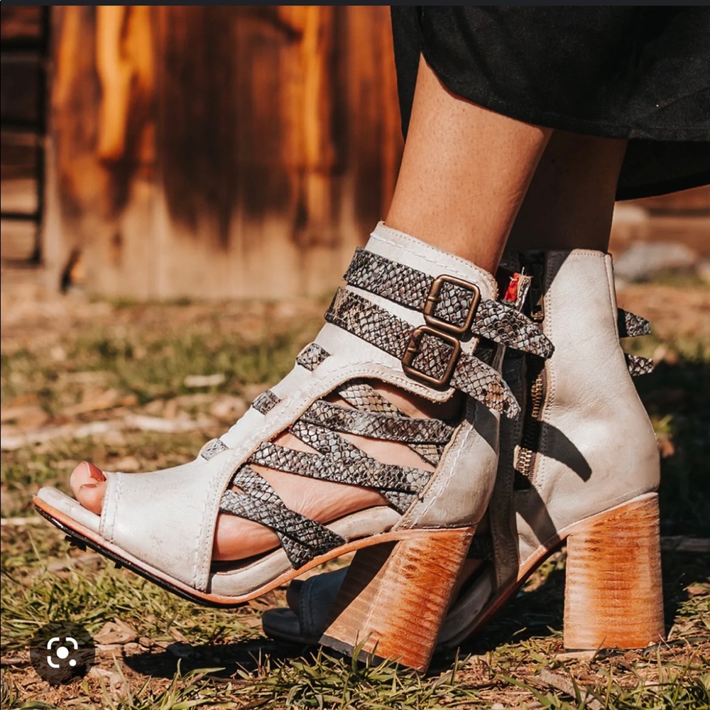 FREEBIRD BY STEVEN TIARA BOOT SANDALS- ICE MULTI